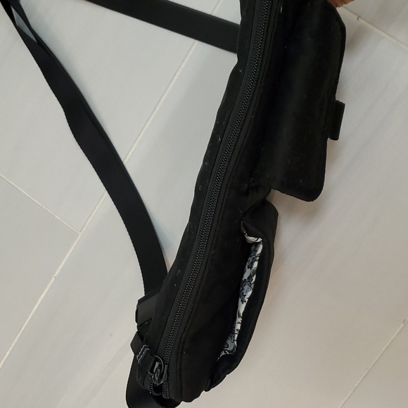 VERA BRADLEY Black ~ Zipper Closure 5-Pocket Bag with Extendable Shoulder Strap - Picture 5 of 12